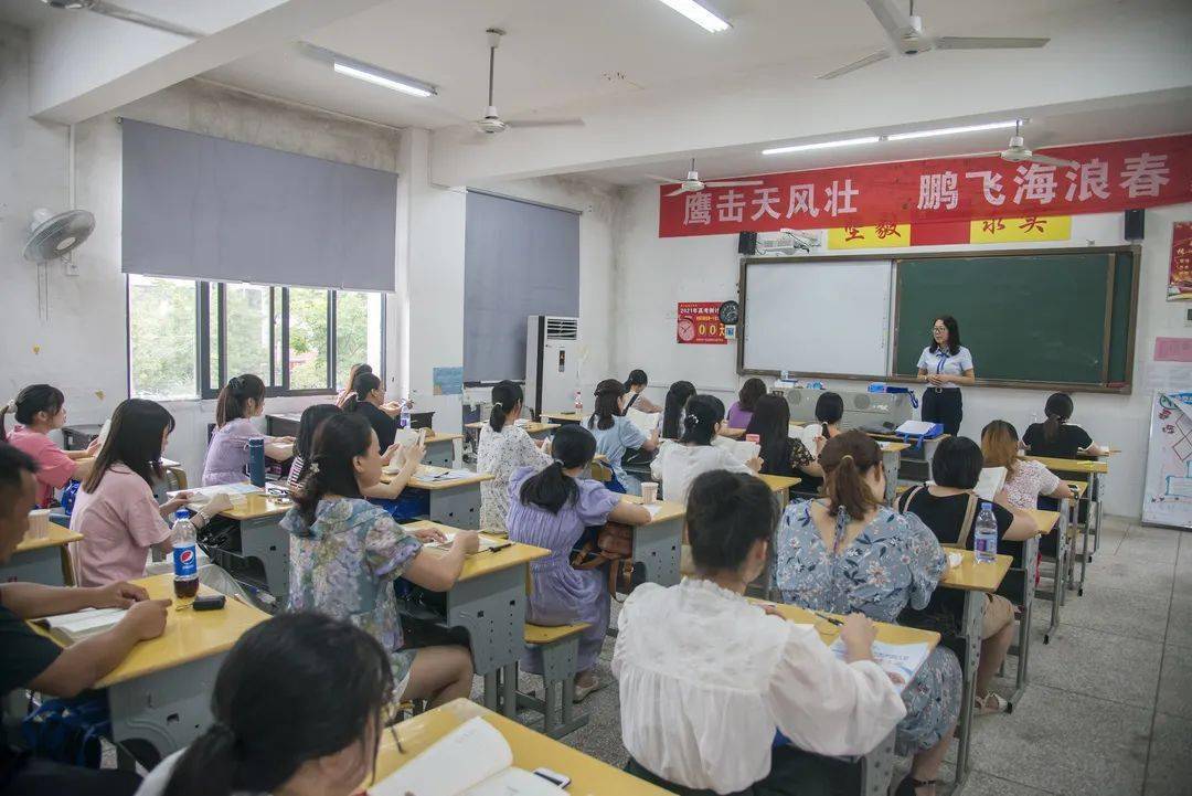 难忘的泼水节课后总结_教案课后总结范文_教案课后总结范文