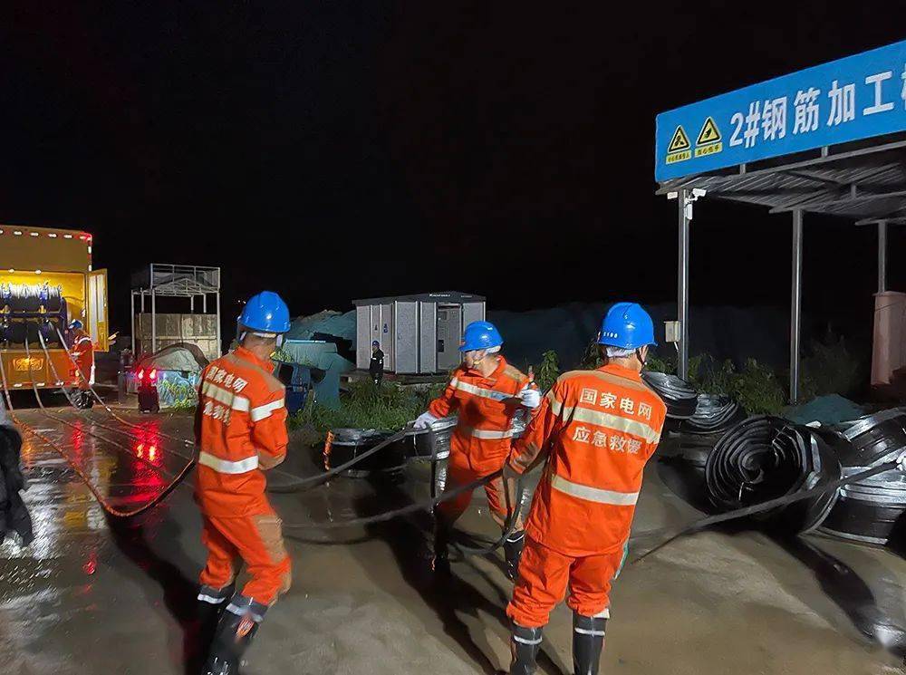 近万人驰援河南,国家电网奋力抢险复电