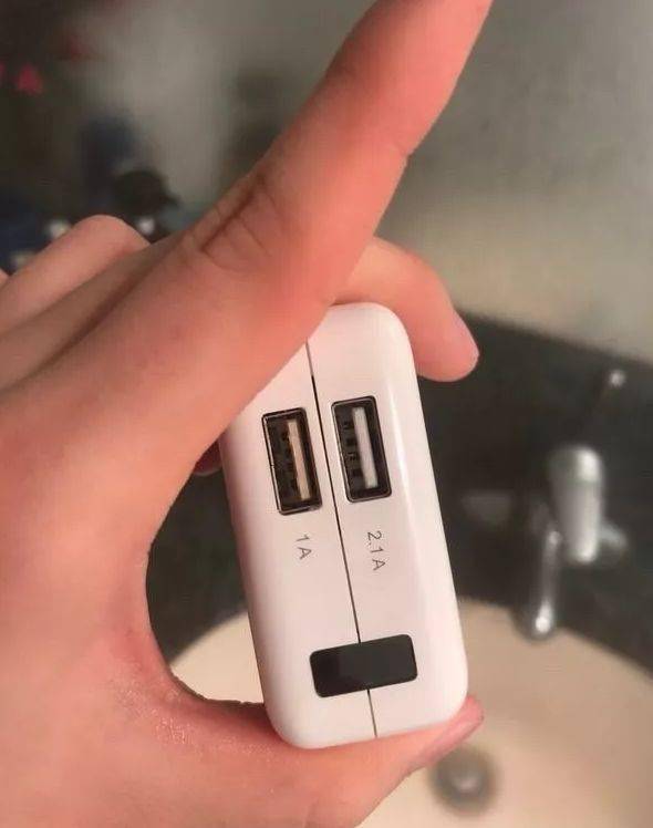充电器里隐藏的摄像头.
