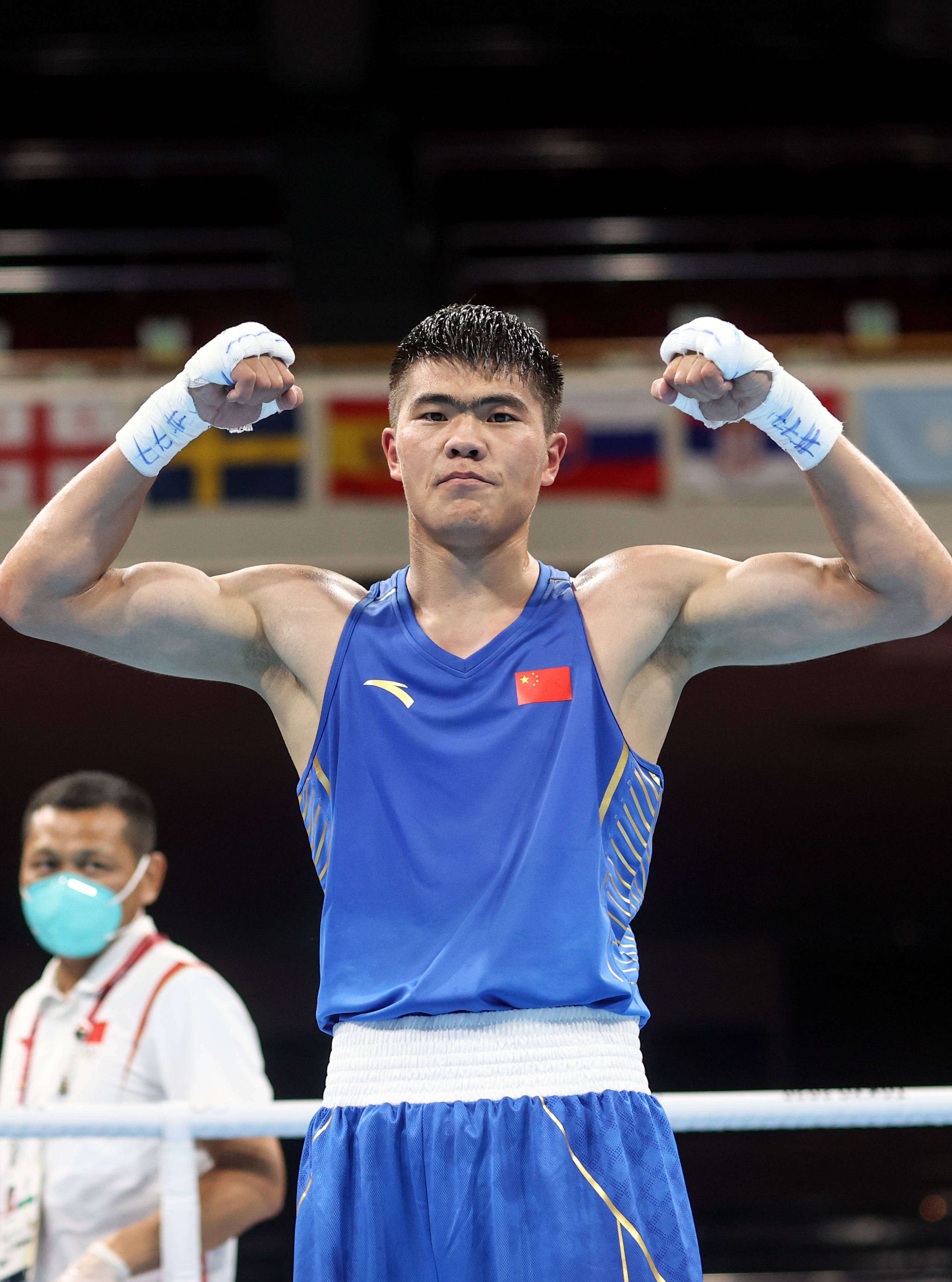 拳击—男子69-75公斤级:中国选手托合塔尔别克·唐拉提汗晋级