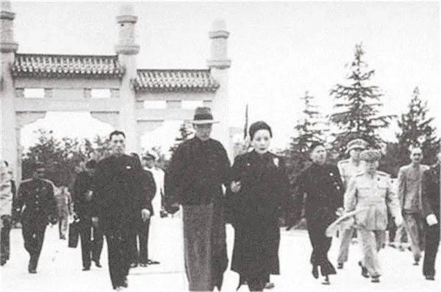 1947年数百国民党将军到中山陵集体哭陵咋回事
