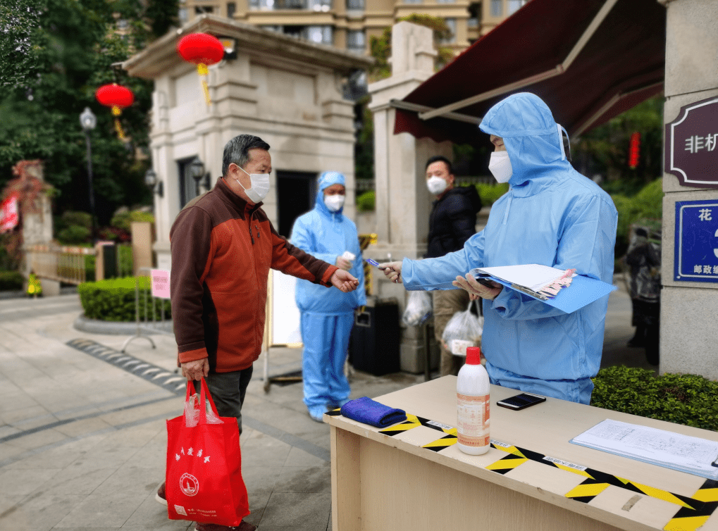 腾讯生鲜配送小程序软件_tc环境中用c语言编写的几个小程序合成一个大程序_配送小程序