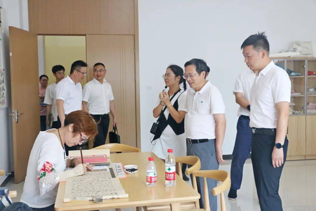 省民政厅基政处处长陈小德一行调研路桥街道人峰社区社区服务综合体