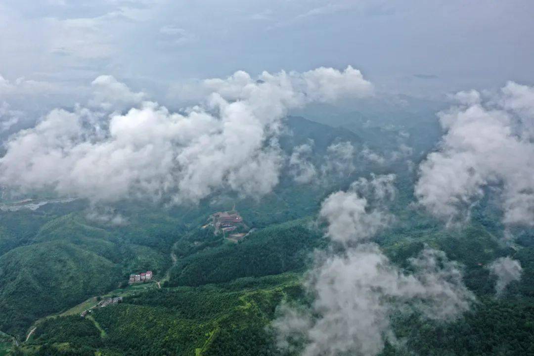 葛仙山雨后山村美如画_铅山县