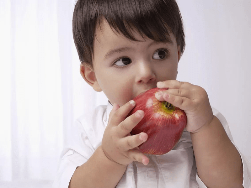 小孩积食吃什么水果好？有哪些方法可以缓解呢？