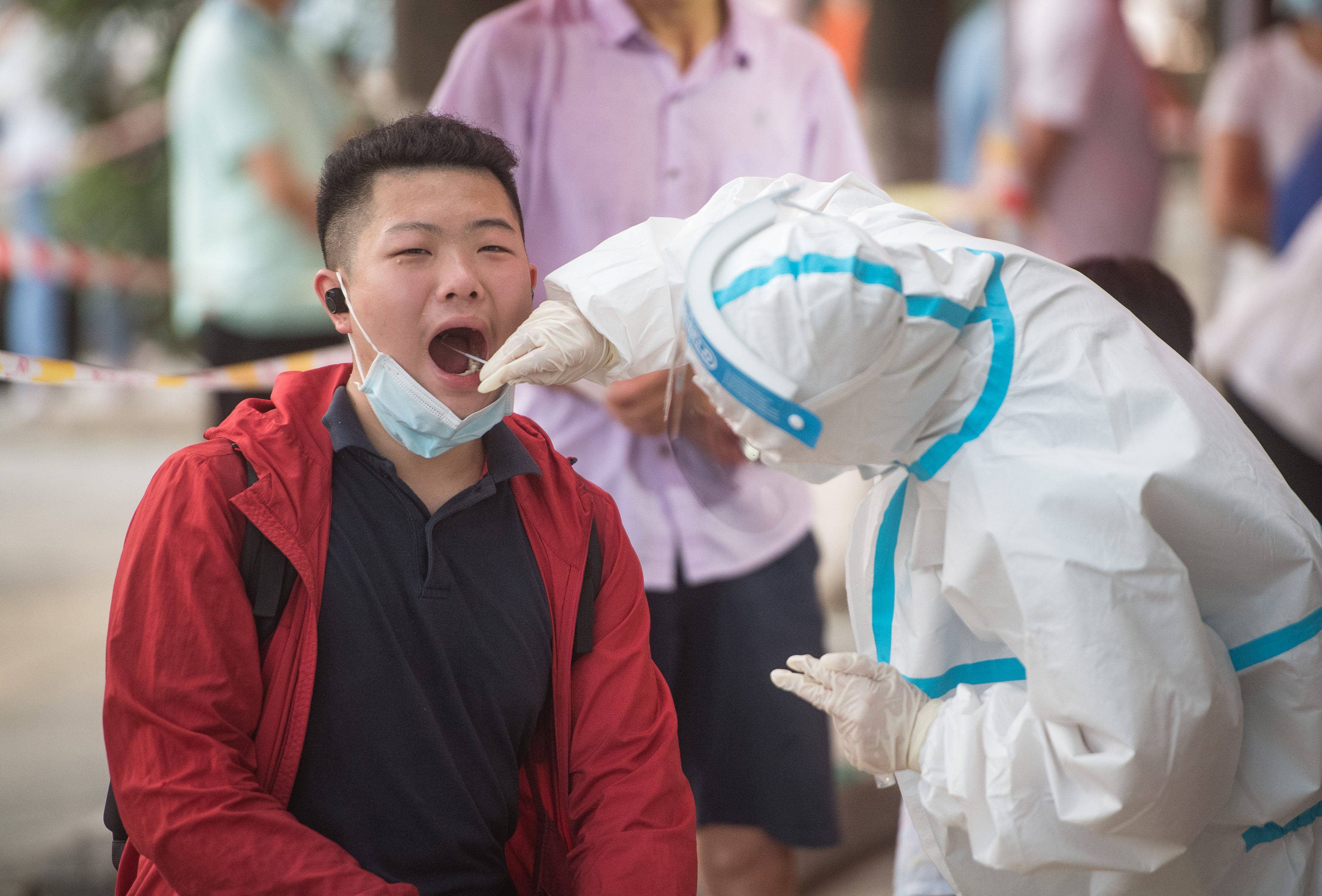 武汉完成112858万人核酸检测