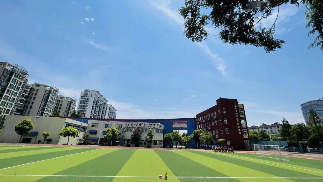 合肥市东元家园小学作者:庞建军梦想蓝天在东小拍摄地:合肥市伦先小学