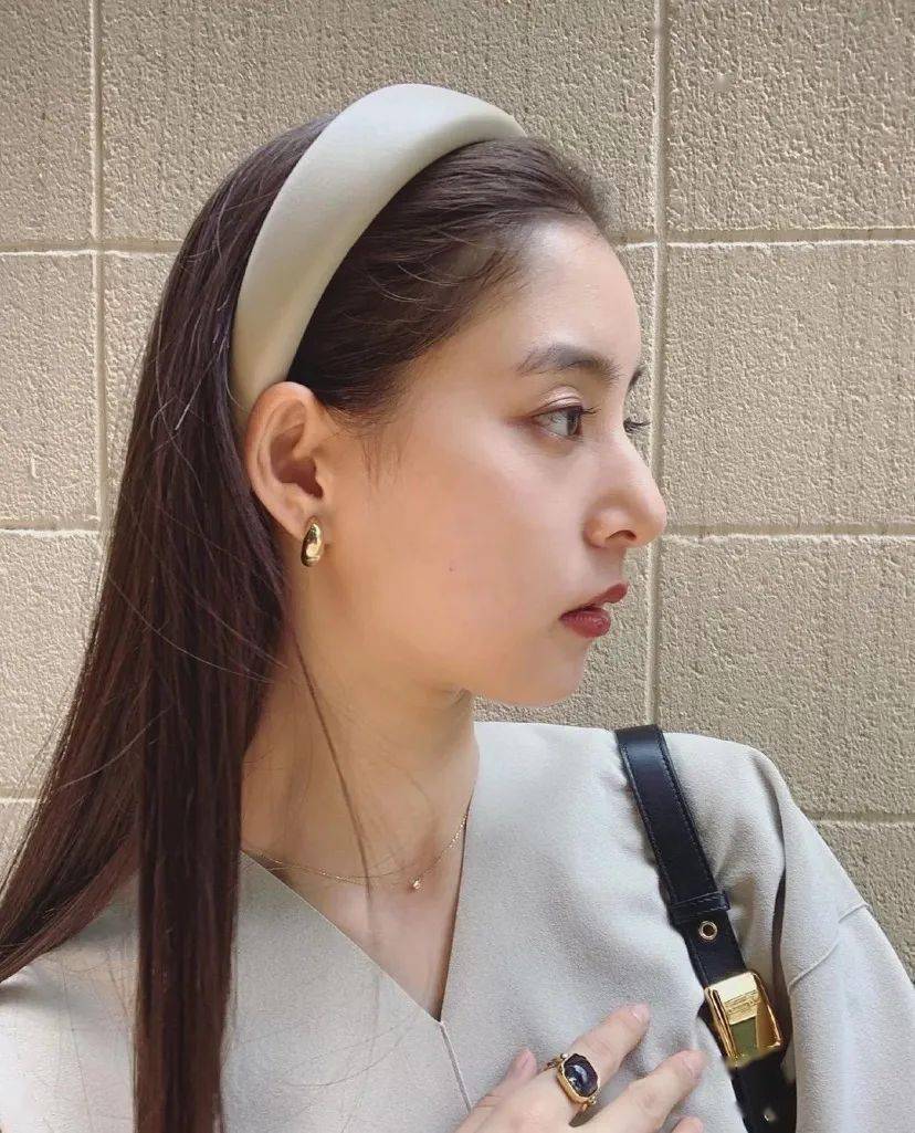 有这个特点的女生,还是别"披头散发"了吧!_马尾