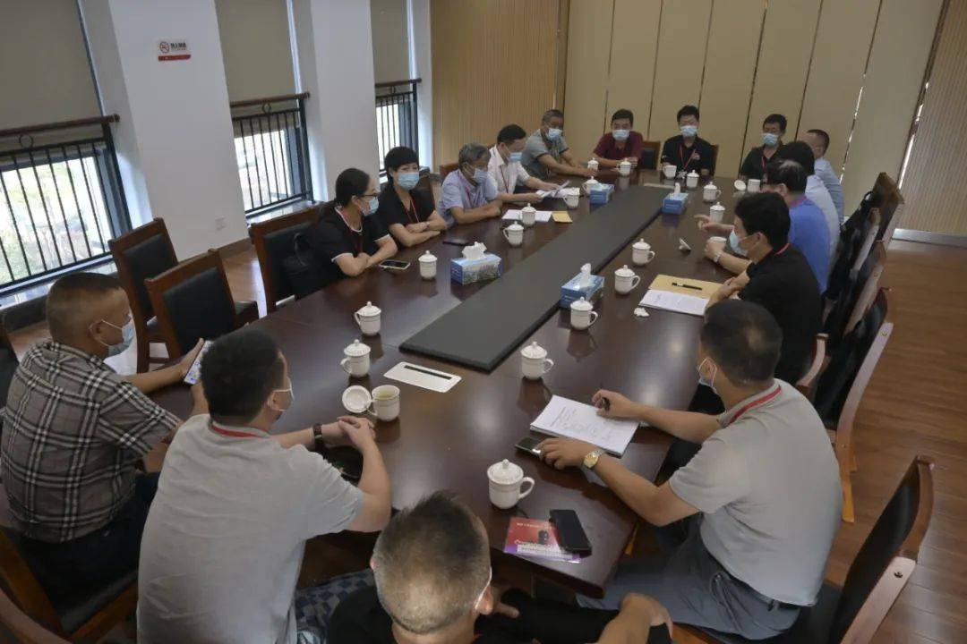 观海卫镇第四届人民代表大会第十次会议胜利召开