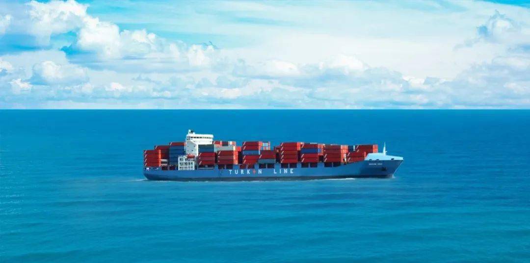 中美海运贸易频频爆仓:运费飙涨超550!一柜难求!到底为何?