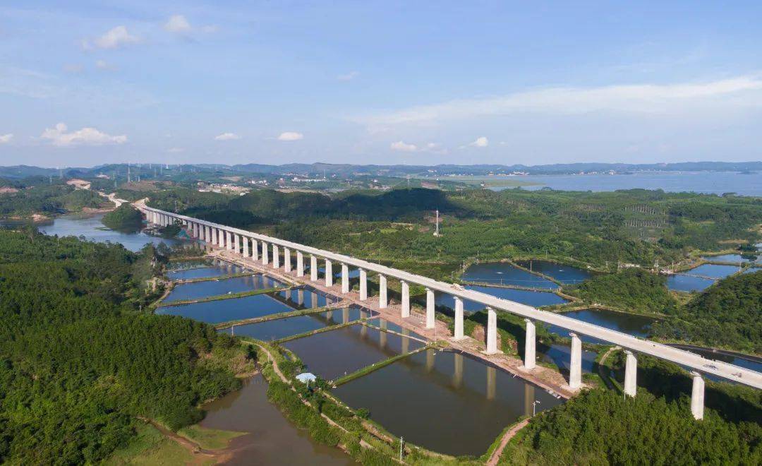 防东铁路赣深高铁是京九高铁南段,我国"八纵八横"高速铁路网的重要