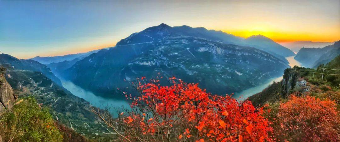 需要所有人用心的呵护哦~ 特色线路及周边景点 秋季,当游巫山!