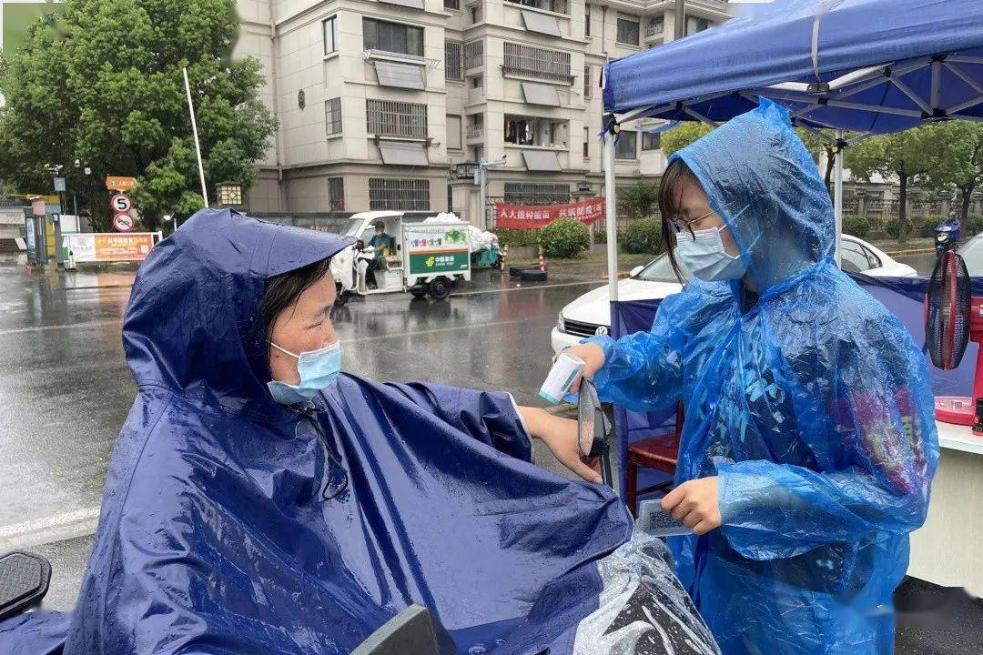 千灯还有很多 他们用默默坚守 展现最美"战疫夫妻档" 向"战疫伉俪"们