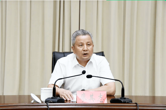 市委关于铅山县四套班子成员的任职决定,铅山县委书记危岩主持会议