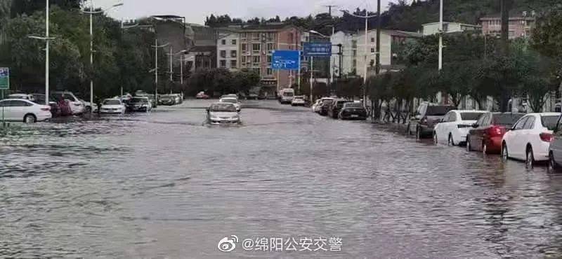 实拍绵阳大暴雨现场