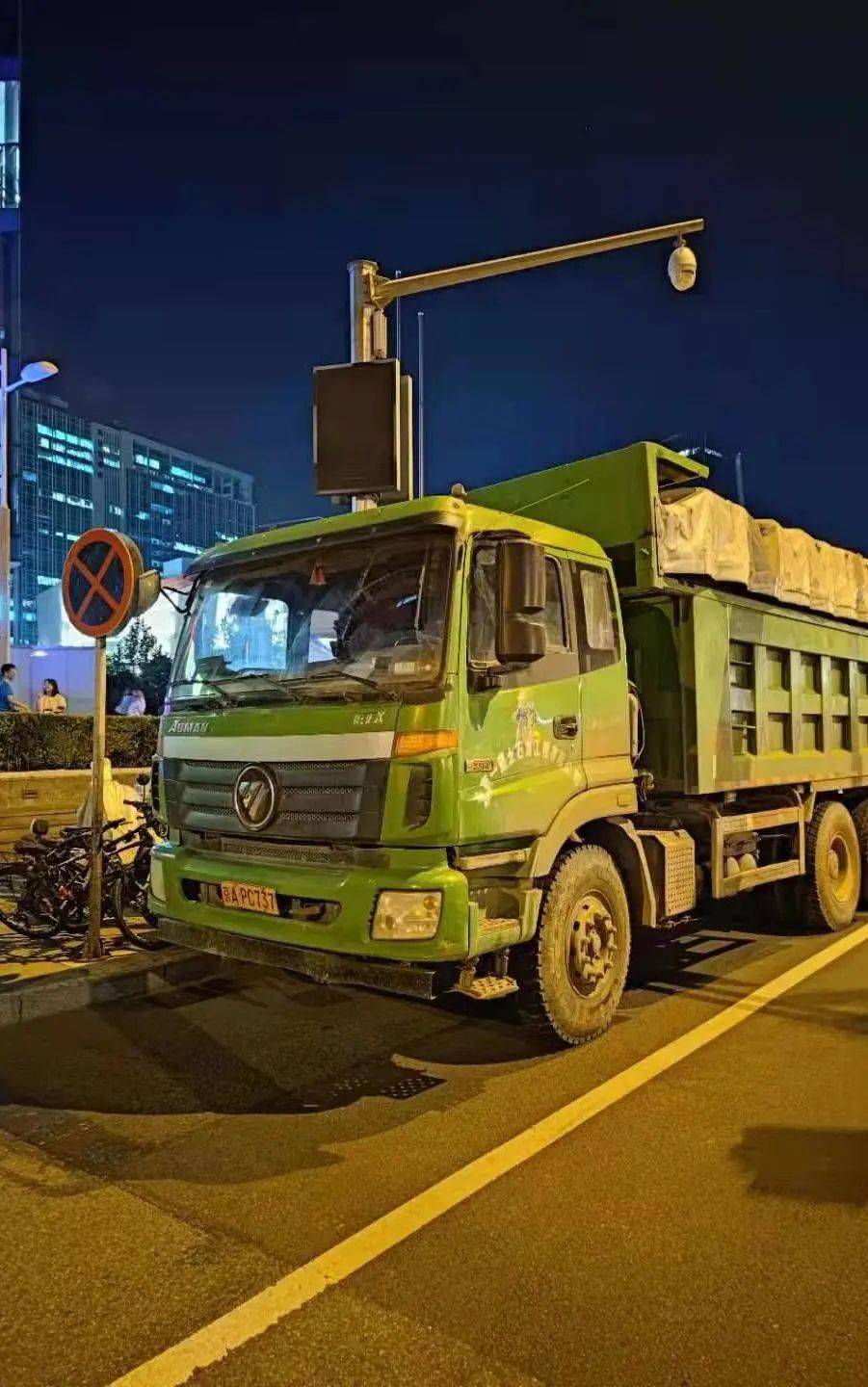 加强源头管控 海淀街道严查违规"渣土车"_运输管理