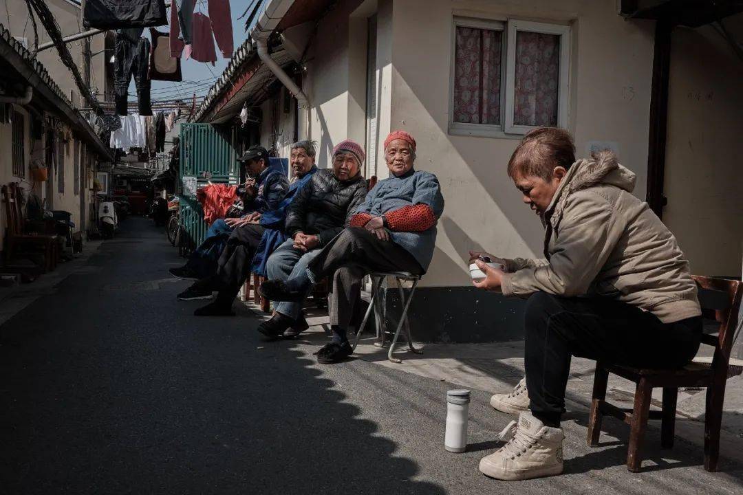 李晓峰 | 上海街头摄影作品 记录身边的人与事,拍摄熟悉的生活场景