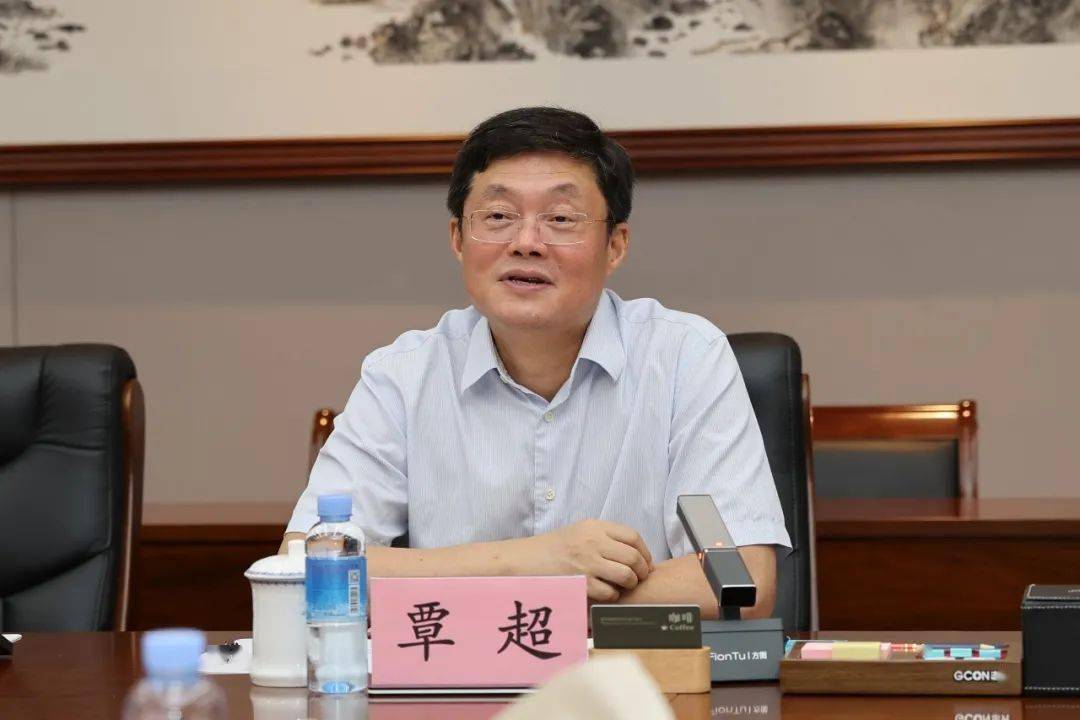 广西出版传媒集团走进北部湾港集团