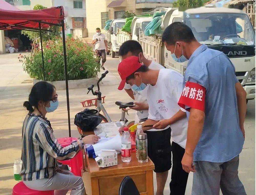 作为一名大学生志愿者,我自愿加入到这次社会实践中,为社区贡献自己的