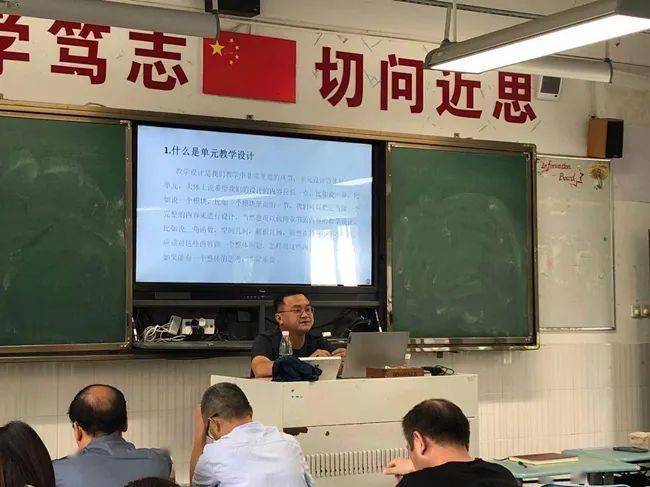 然后,合肥一六八中学刘大锐老师以《总结过往 启迪未来》为主题,同与