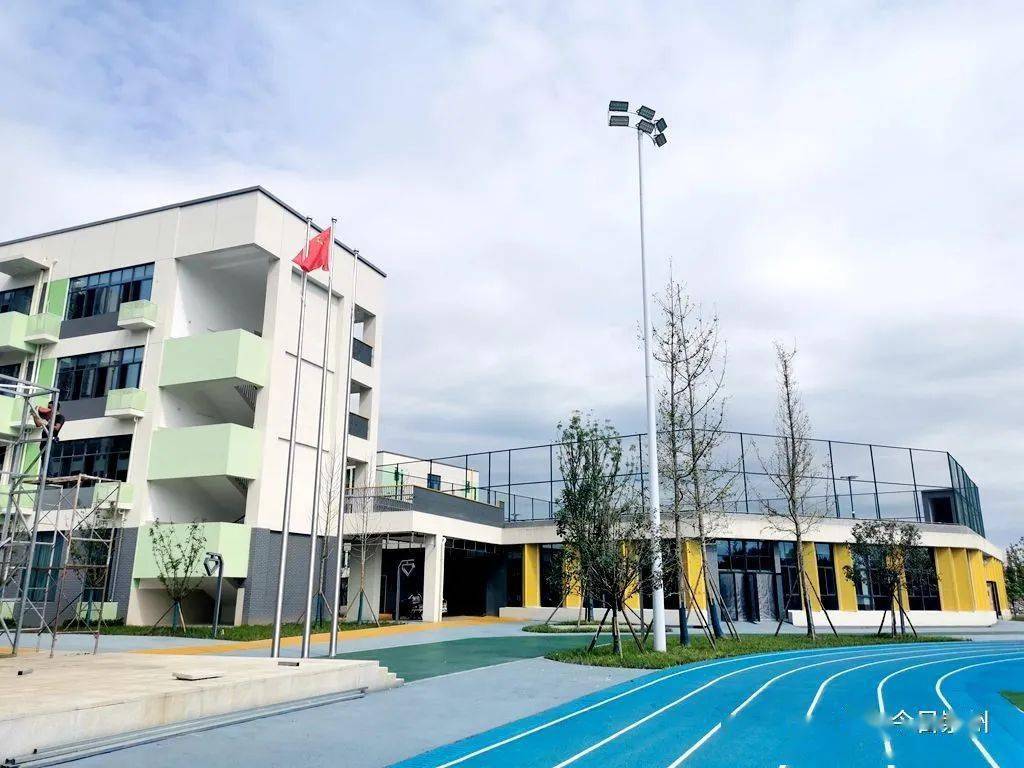 成都名校与我市学校结对后,四川省教科院附属实验小学 崇州市辰居