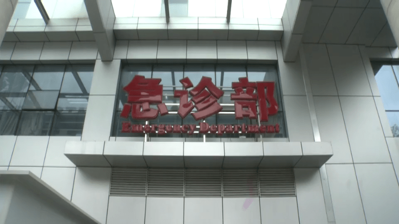 男子重症监护室躺两月 清醒之后亲人却不见了踪影