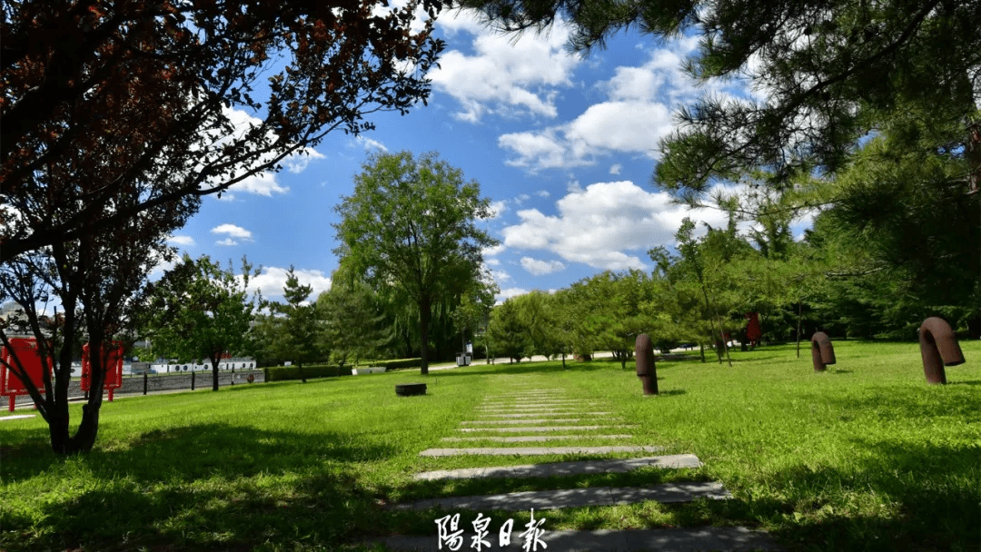 今天阳泉的"秋日蓝",刷爆朋友圈  8月25日,阳泉市晴空万里,蓝天白云与