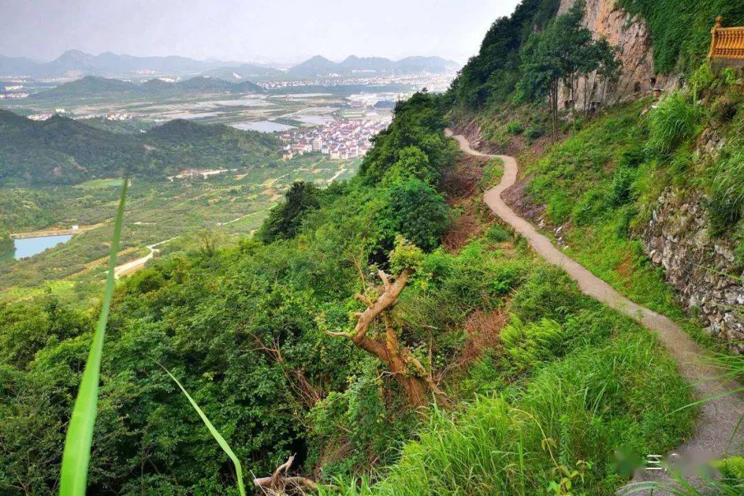 位于三门县浦坝港镇仙岩村的仙岩洞,有着"台州海天胜境"的美誉,从三门