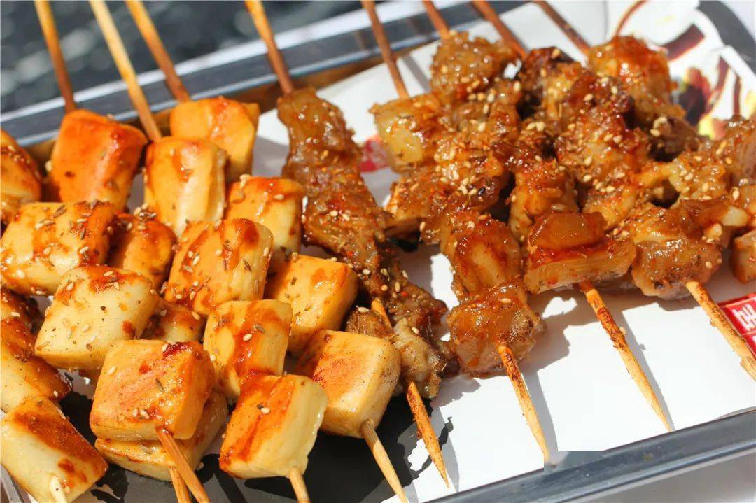 门头沟新开烧烤大餐专吃店!鲜羊肉串2元一串!羊排羊腿有特价!