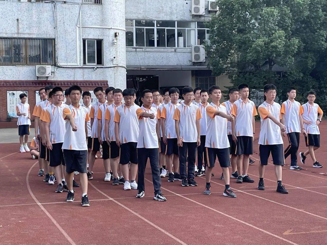 以我火红青春,捍卫国旗尊严——记绍兴市元培中学教育