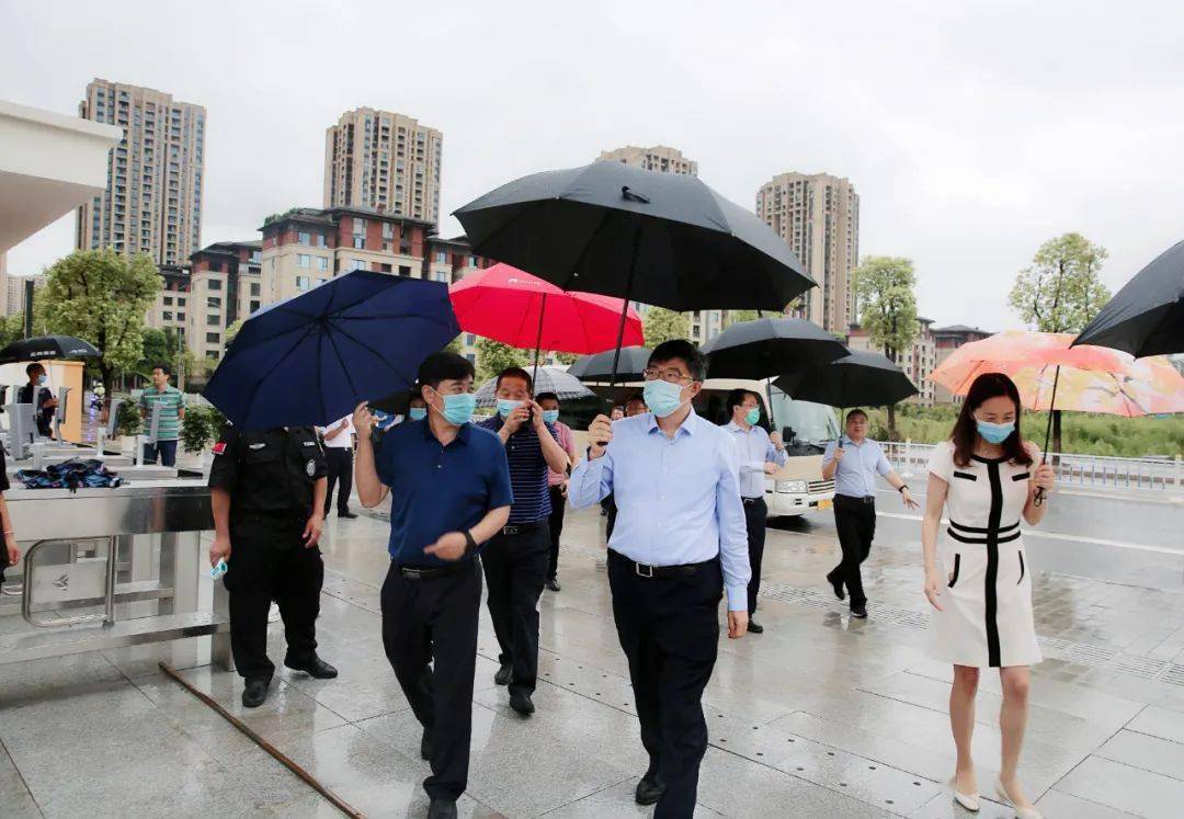 永川区新任区委书记张智奎到公司永川实验小学项目调研