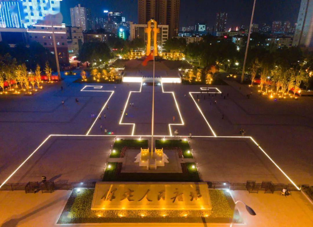 夜色下的人民广场 保定市园林绿化中心 供图