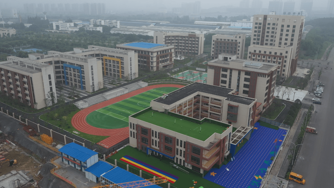 荆门龙山实验学校引入武汉大学教育管理理念,由武汉大学教科院具体