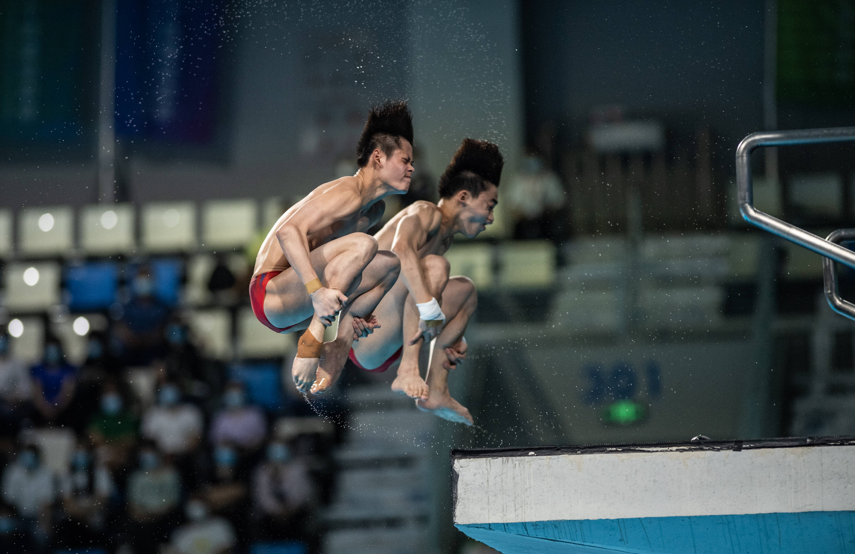 当日,在第十四届全运会跳水项目男子团体双人10米跳台比赛中,广东队