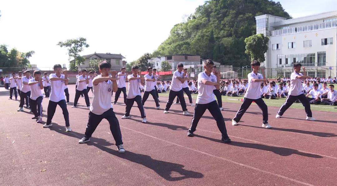 【教育强县】历练青春 绽放芳华——普定县第一中学举行2021级新生