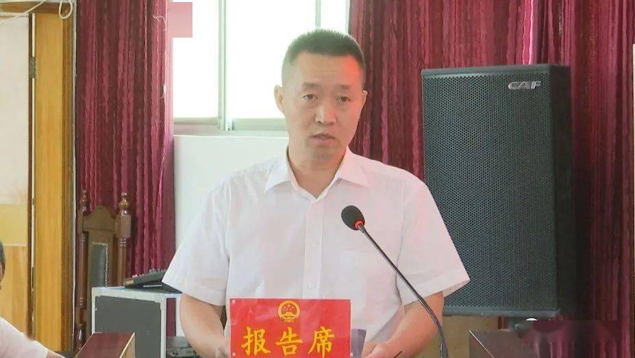 会议审议并表决通过了相关人事任免议案,接受冉隆斌辞去安龙县人民