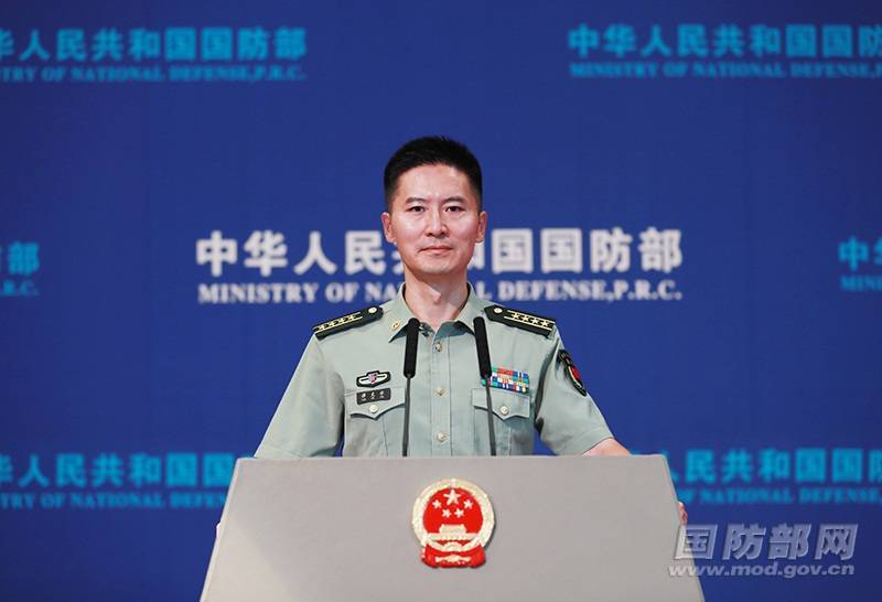 美军舰擅闯南沙,航母也进入南海,解放军部队时刻保持高度戒备