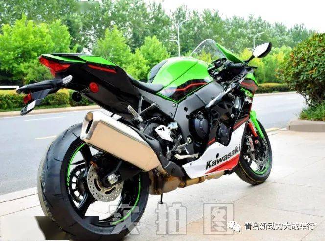 接受预订狂飙的极限时速川崎zx10r