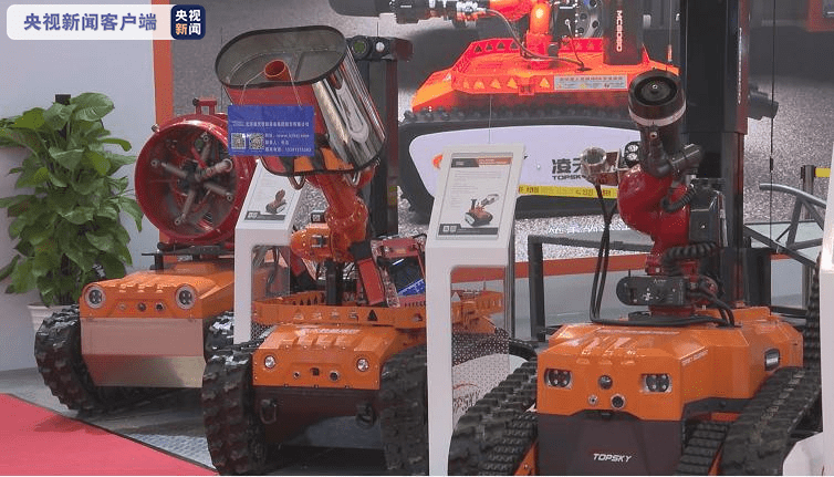 王胜东|机器人里的“特种兵”能干啥？跟记者一起探馆2021世界机器人大会