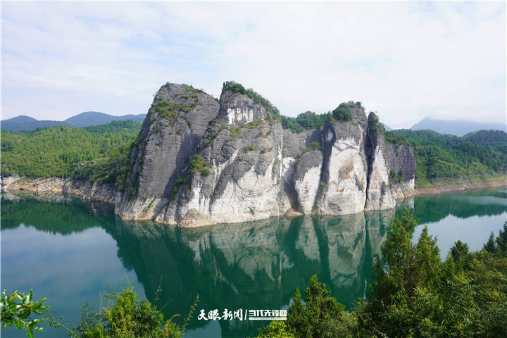 务川自治县九天母石