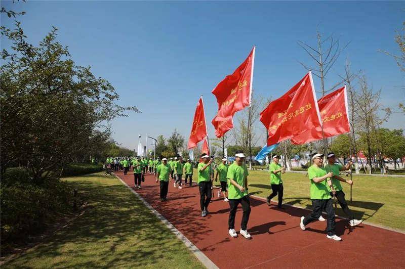 武汉生态投资集团举行周年庆暨青山江滩红色文化长廊健步行活动_建设