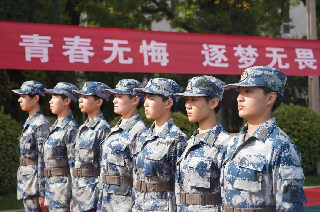 新训日记(八)| 前方英姿飒爽的女兵方阵正向你走来