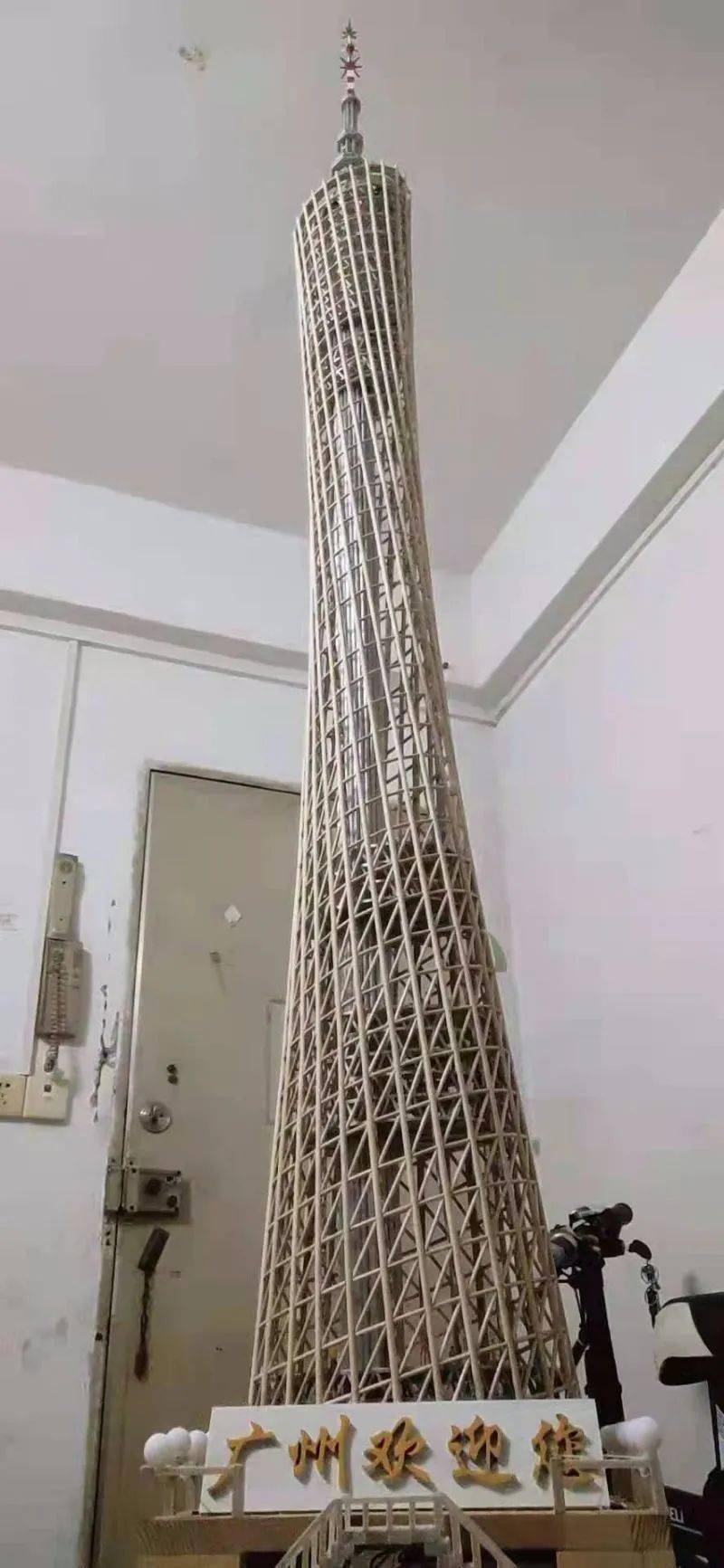 广西一90后用6000多根木条做了个广州塔,他还想