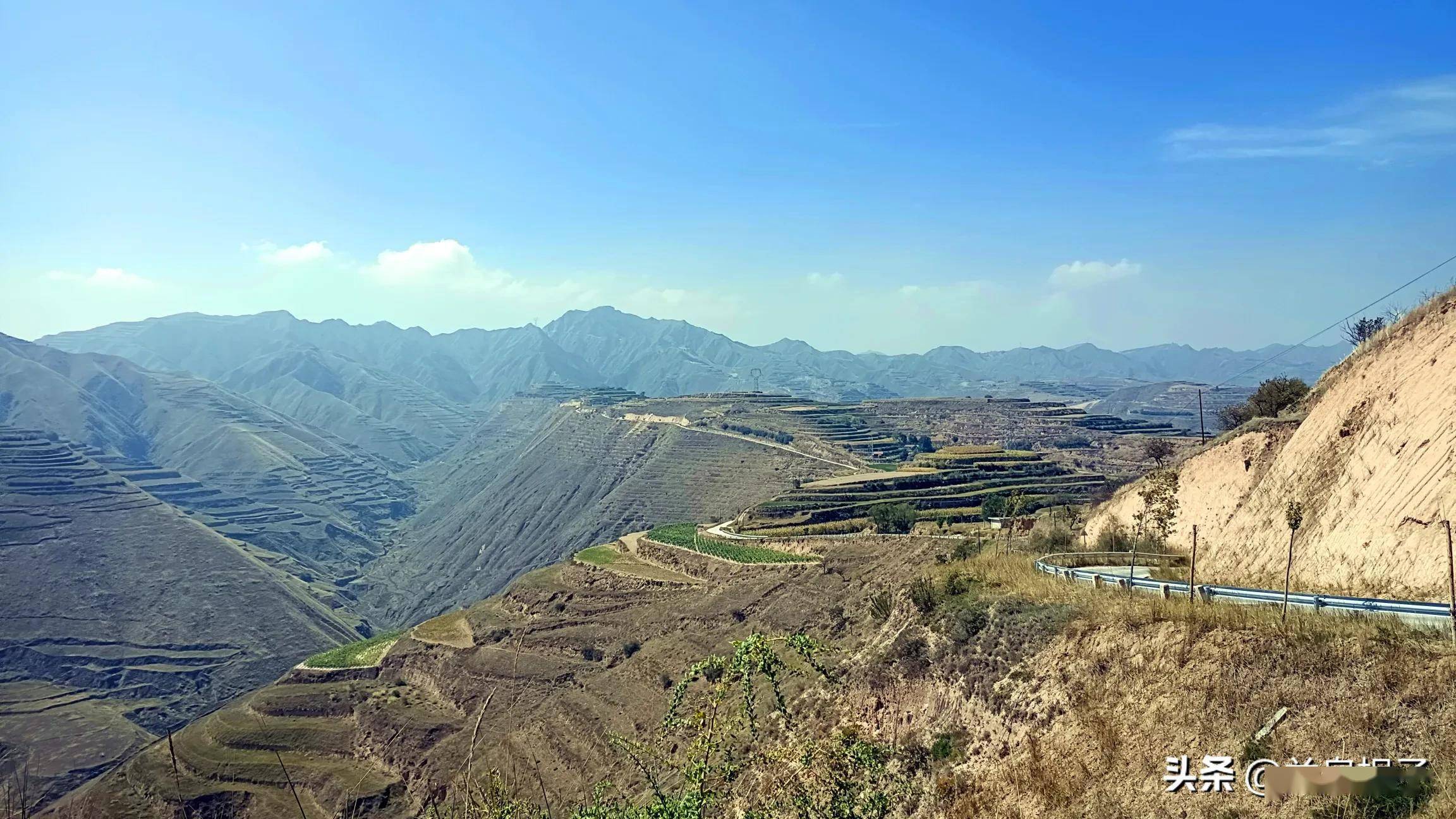 登顶塔儿山俯瞰兰州周边最美盘山公路