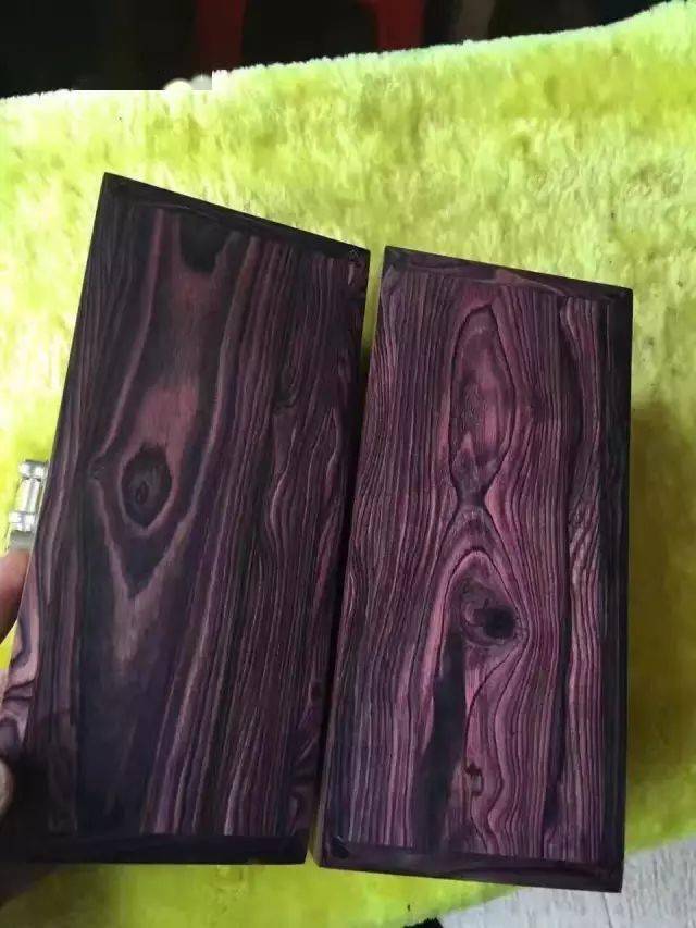 我们再来看这个紫花梨做出来的珠子:注意:以上所有图