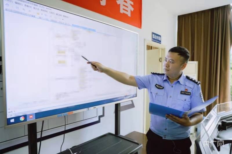 反诈尖兵王亮工匠精神绽放无悔青春