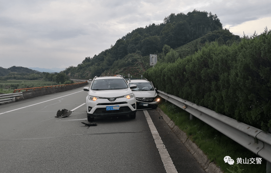 与洪某某驾驶的车牌号为皖jjl*小型汽车发生碰撞,造成道路交通事故