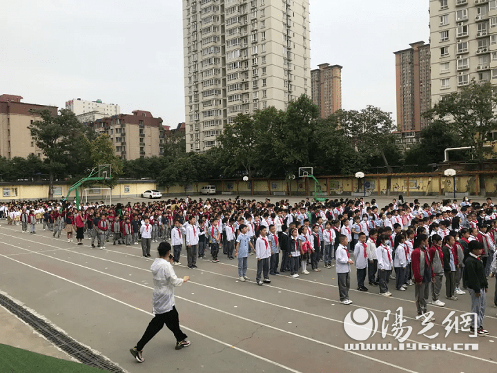 未央区枣园小学开展9月份"防空,安全应急疏散"主题演练