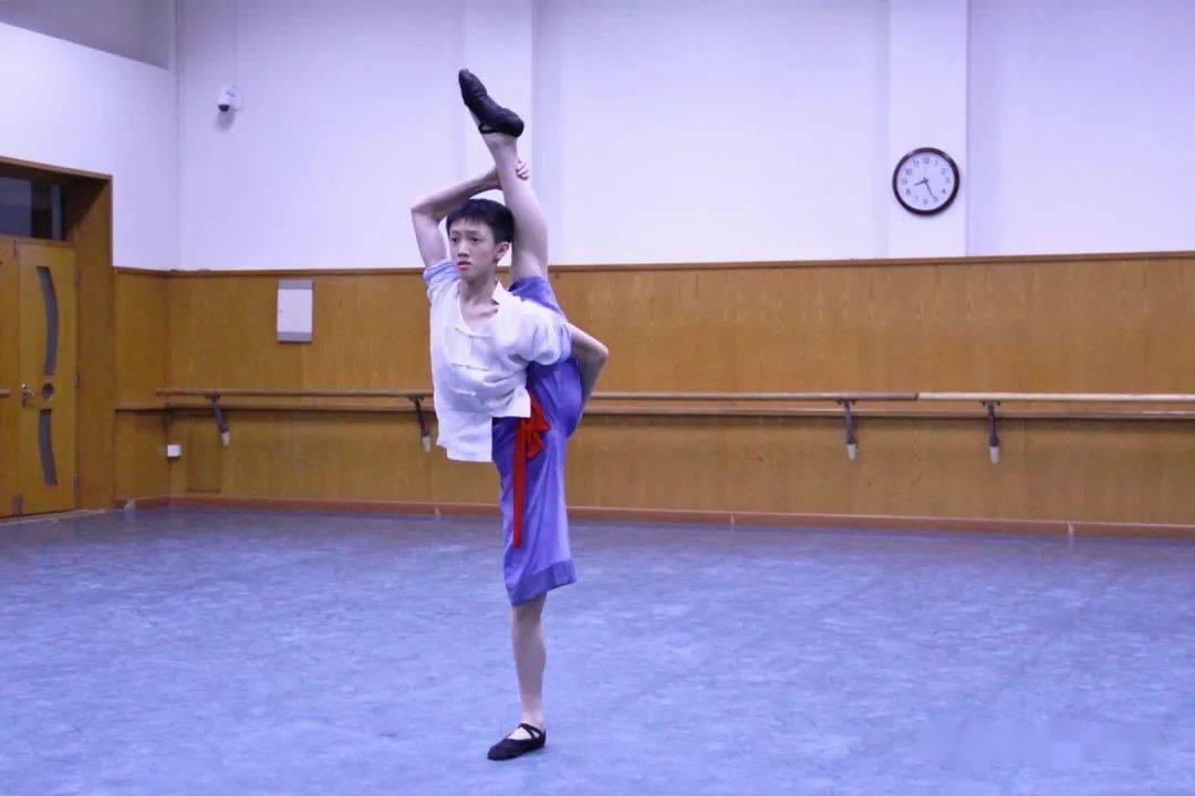 北京舞蹈学院附中19班级选拔赛35位小树苗在茁壮成长超棒