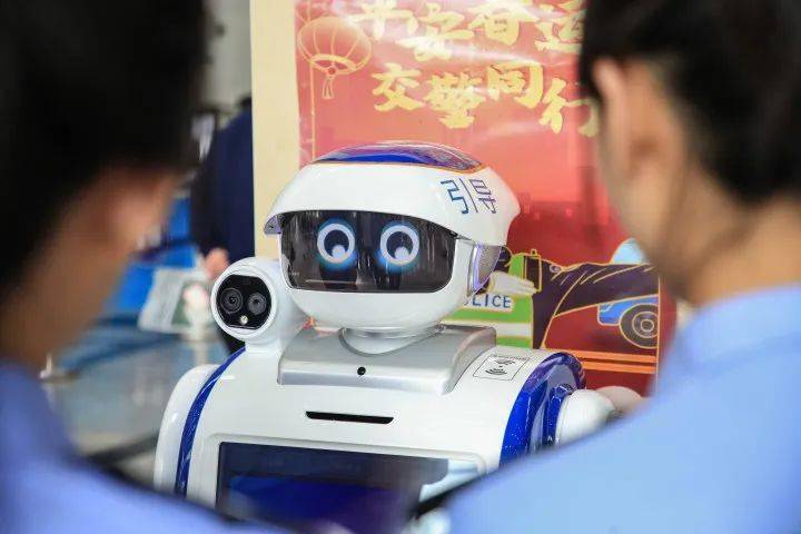 便民!导办机器人上线 智能高效服务周到